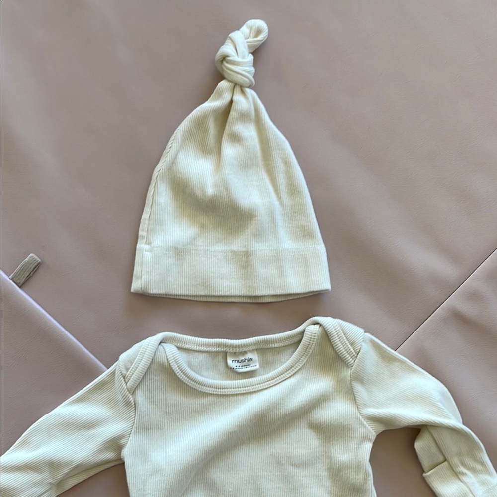 Mushie Knotted Gown with Hat 0-3 months ivory - Picture 4 of 4
